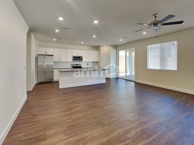 Foto del edificio - 8824 Tiger Tooth Ave