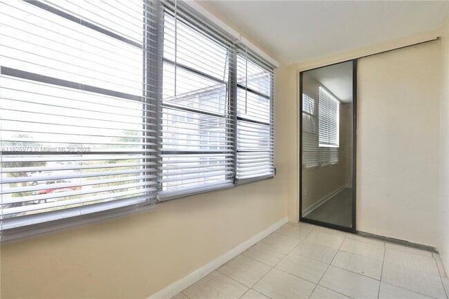 Foto del edificio - 2821 Somerset Dr