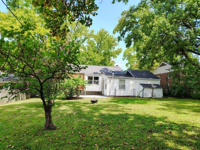 Building Photo - 130 Turf Ct