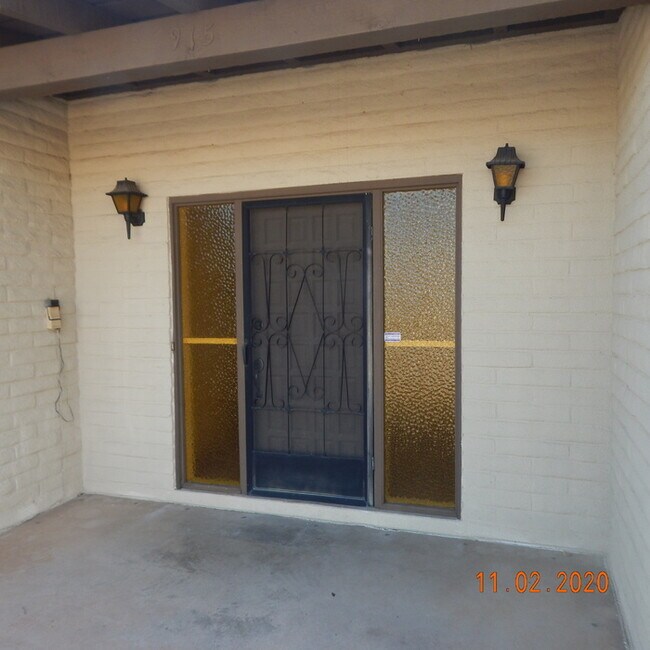 Building Photo - 915 S La Higuera
