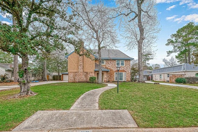 Building Photo - 610 Magic Oaks Dr