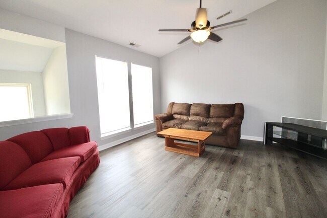 Foto del edificio - 1462 Devon Ln
