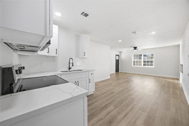 Foto del edificio - 8115 Betty Boop St