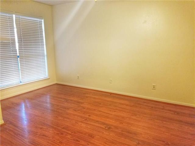Foto del edificio - 8545 Midpark Rd