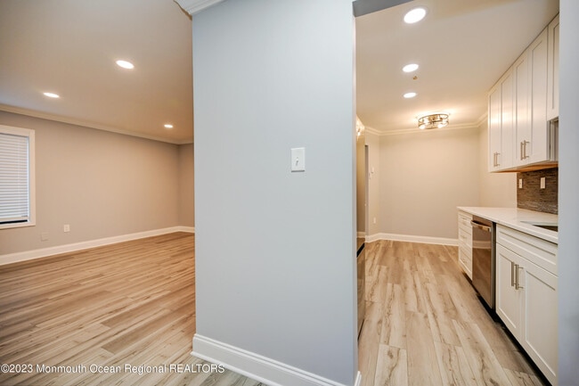 Building Photo - 58 Amberly Dr