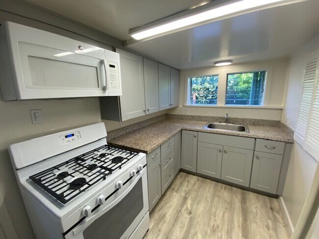 Foto del edificio - 245-249 Walnut Street