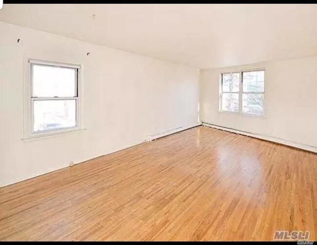 Foto del edificio - 211 Glen Cove Ave