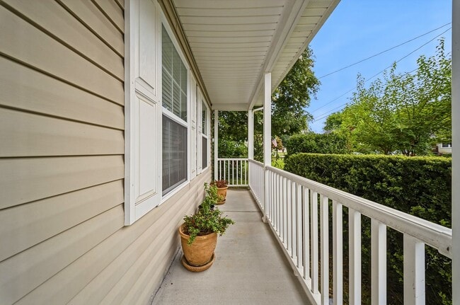 Building Photo - 722 Dune St