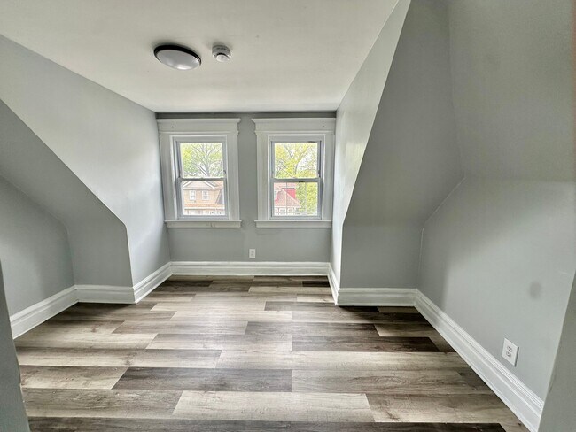 Foto del edificio - 1048 Grove St