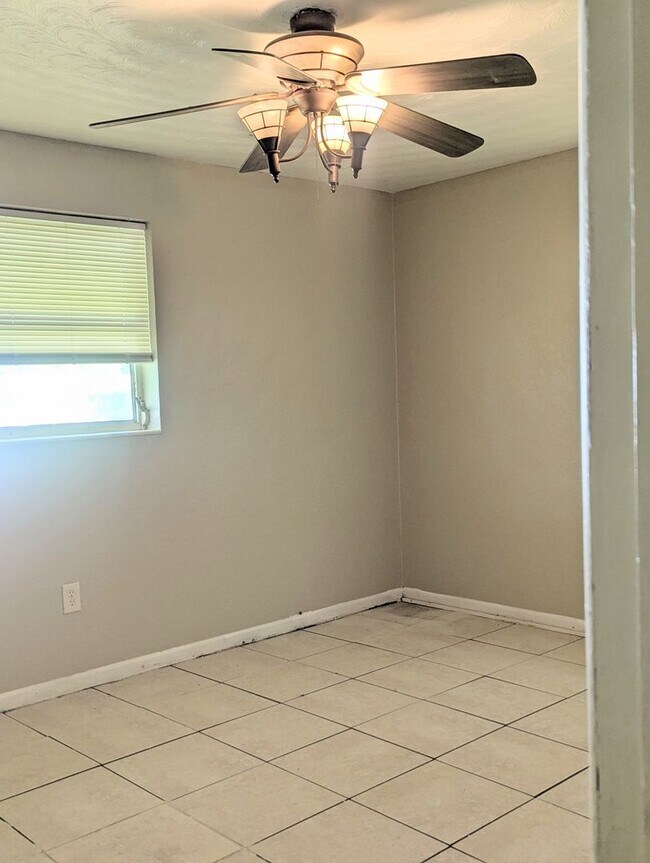 Foto del edificio - Enjoy the peace and quiet in this secluded...