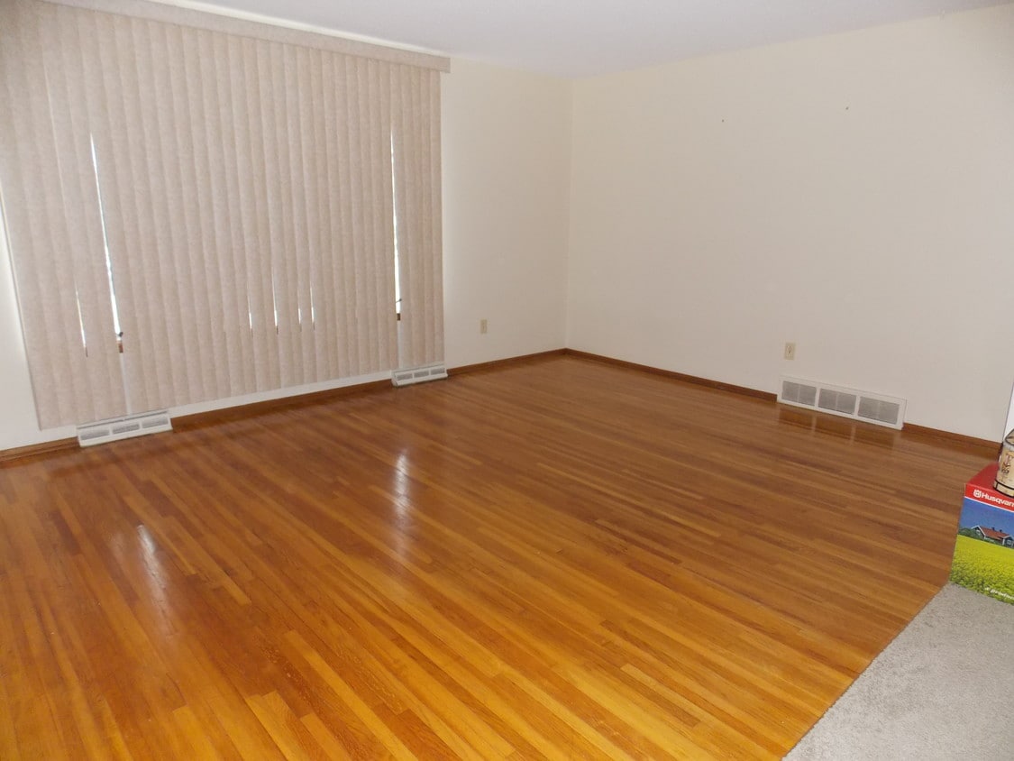 Living Room - 136 Jasmine Ave