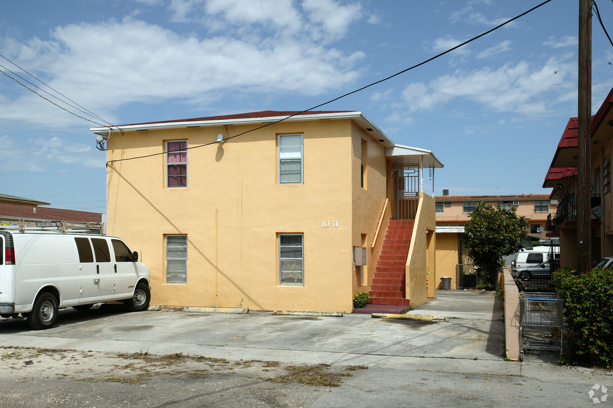 Foto principal - 1031 W 27th St