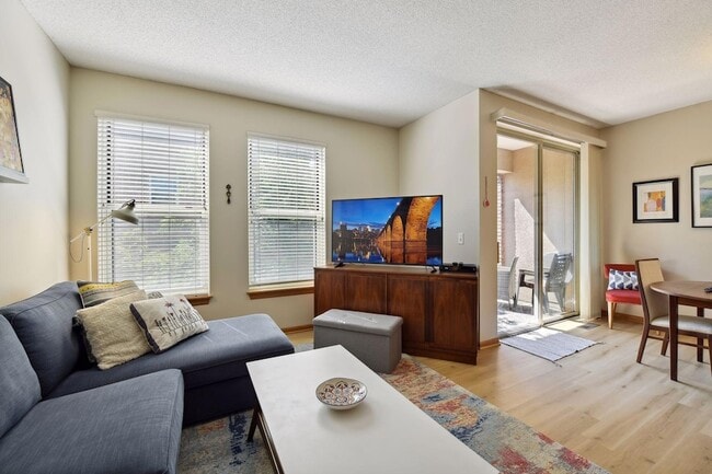 Foto del edificio - 580 N 2nd St