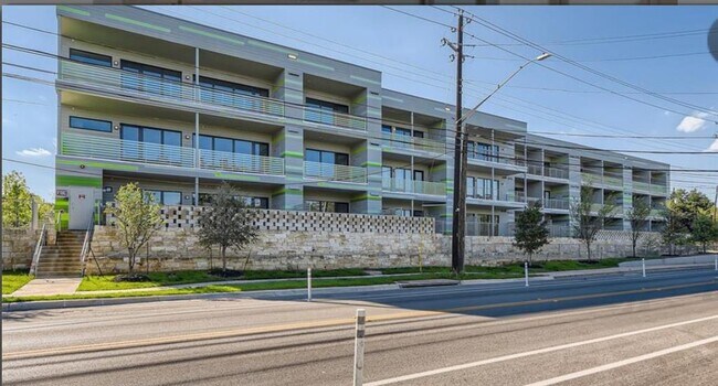 Building Photo - 4004 Banister Ln