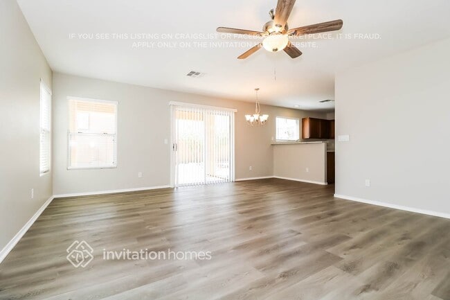 Foto del edificio - 718 S 223rd Dr