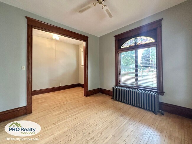 Building Photo - Charming 2 Bedroom Apartment in Northeast ...