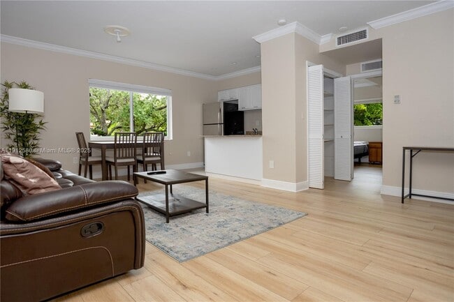 Building Photo - 1 Edgewater Dr