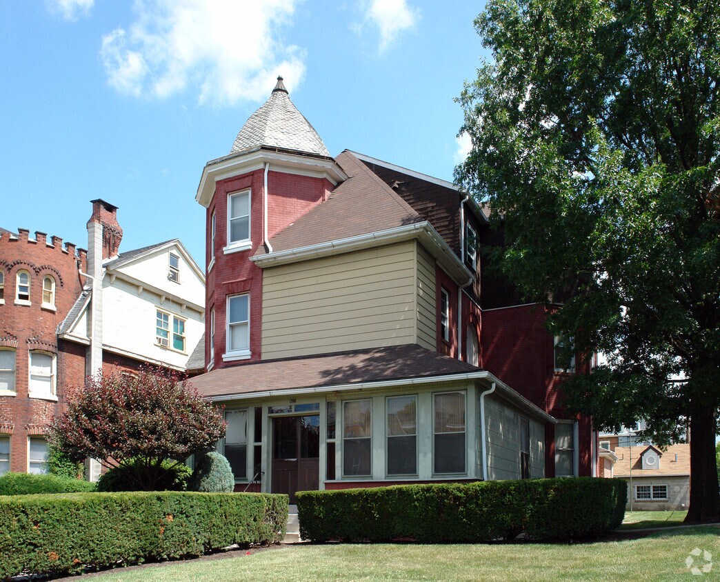 925 W Main St Apartments in Norristown, PA