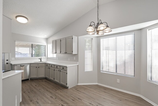 Foto del edificio - 10231 Cll Del Este