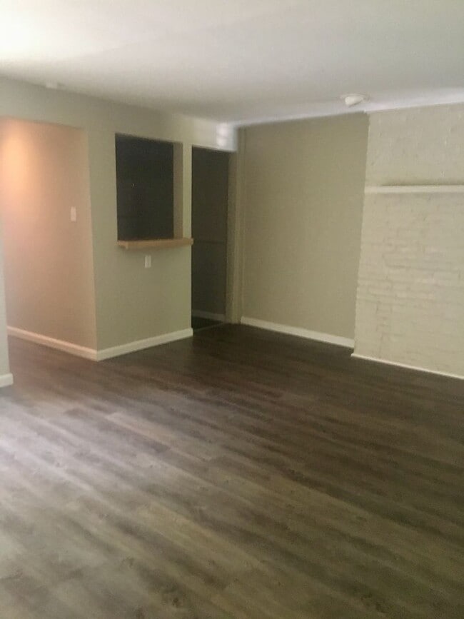 Building Photo - *** Beautiful & Updated Apartment in Mt. Washington * 1 Block to Grandview Ave * Pet Friendly * A...
