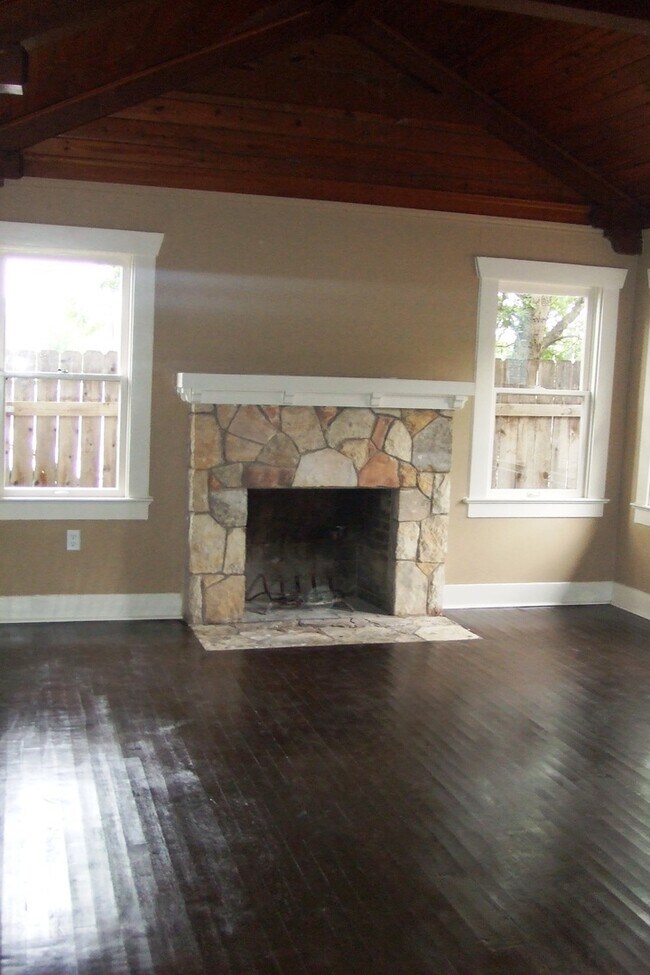 Foto del edificio - 700 E 45th St