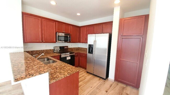 Foto del edificio - 265 Las Brisas Cir