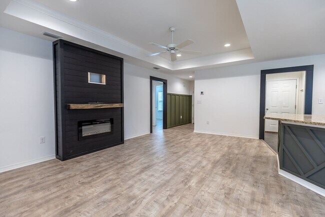 Building Photo - Charming 3 Bedroom 2 Bath Home with Modern Comforts