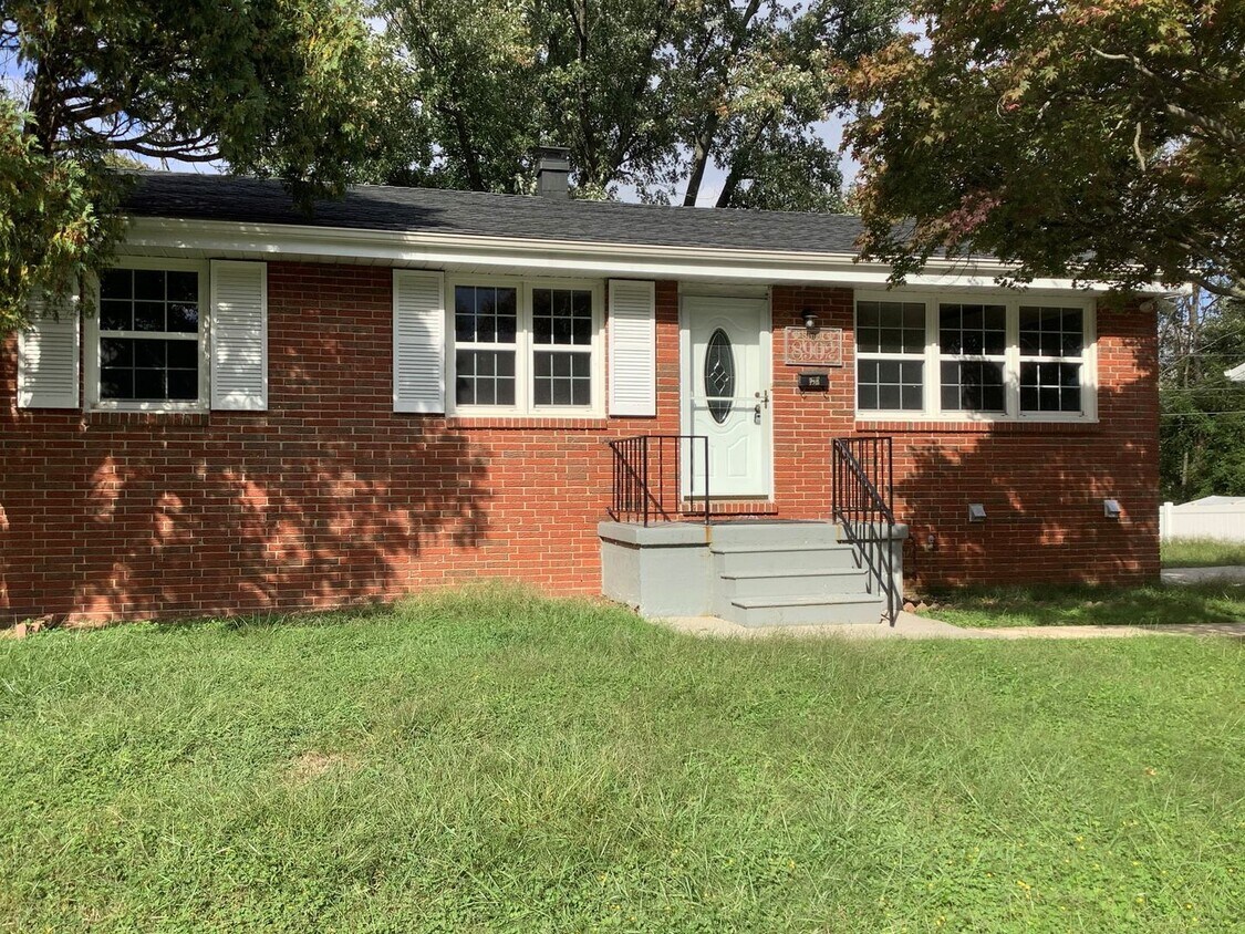Foto principal - SPACIOUS SINGLE FAMILY HOME FOR RENT