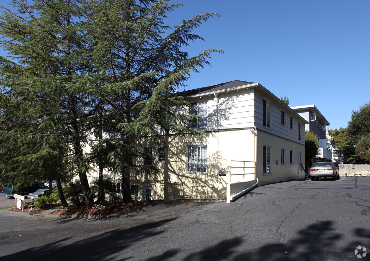 Building Photo - 904 Sir Francis Drake Blvd