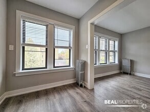 Building Photo - 4641 N Paulina St