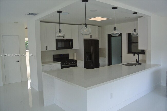 Foto del edificio - 10230 Dolphin Rd