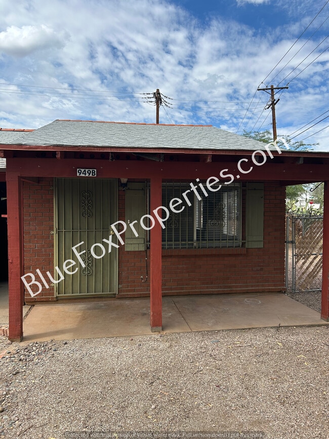 Building Photo - 949 N Montezuma Ave
