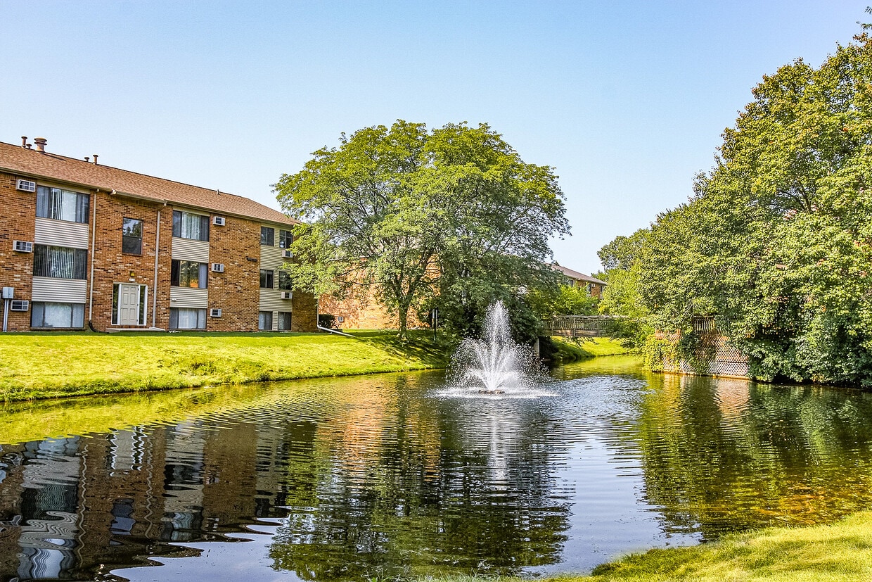 Exterior - Ashton Lake Apartments