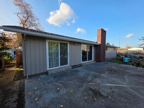 Building Photo - 5101 Royal Ave