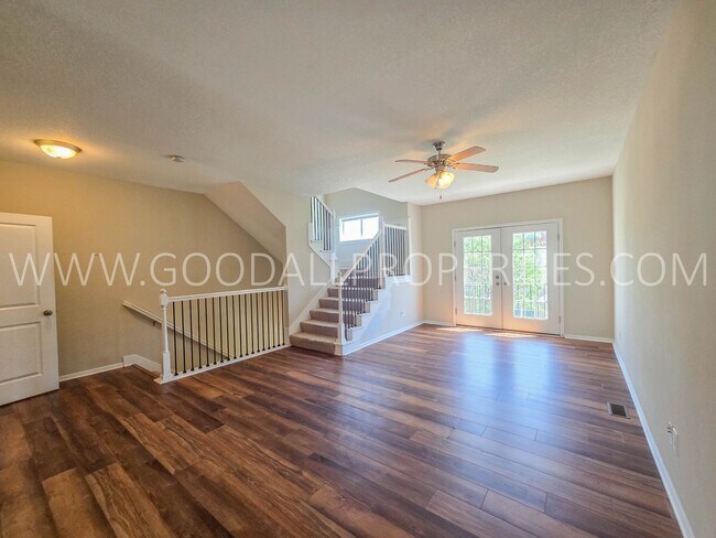 Foto del edificio - West Des Moines Townhome with Garden Space, Flex Room & Waukee Schools