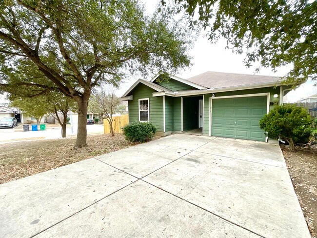Foto del edificio - Charming 3-Bedroom Cul-de-Sac Home with Fenced Yard & Garage!