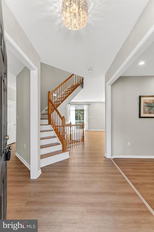 Building Photo - 2410 Dakota Lakes Dr