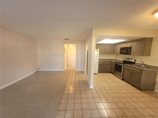 Building Photo - 1802 Barton Dr