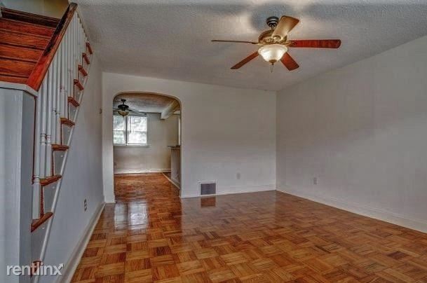 Building Photo - 3 br, 1 bath House - 119  Spring Valley Rd