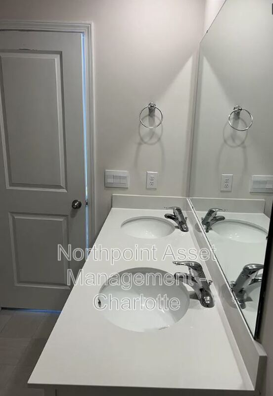 Foto del edificio - 2067 Elmridge Rd