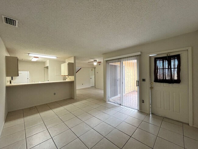 Foto del edificio - MALIBU VILLAS 3/2 WITH PRIVATE COURTYARD