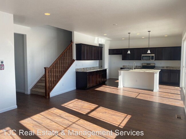 Foto del edificio - 4 br, 3.5 bath House - 27936 E 6th Pl