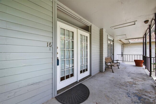 Foto del edificio - 3300 Yorktown St