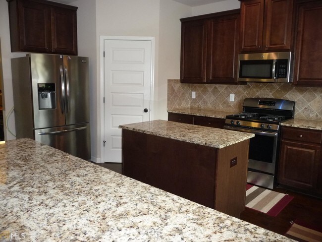 Foto del edificio - 3588 Lake End Dr