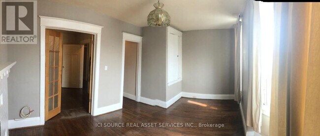 Photo du bâtiment - 862 Danforth Ave