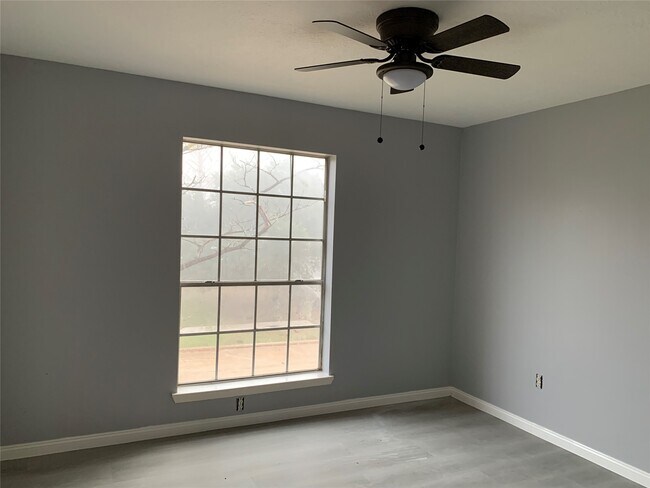 Foto del edificio - 7022 Harpers Dr