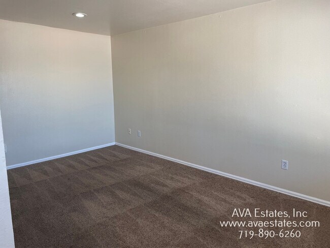 Building Photo - 531 S Angus Ave