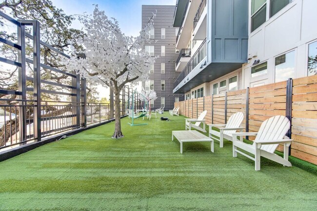 Foto del edificio - 1111 Shepherd Dr