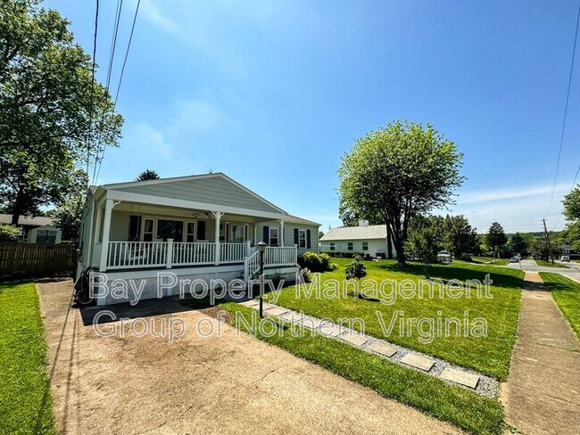 Building Photo - 301 Lafayette Pl SW