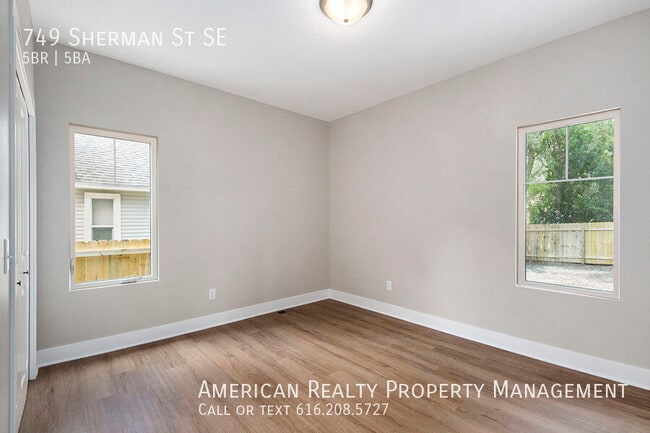 Building Photo - 749 Sherman St SE